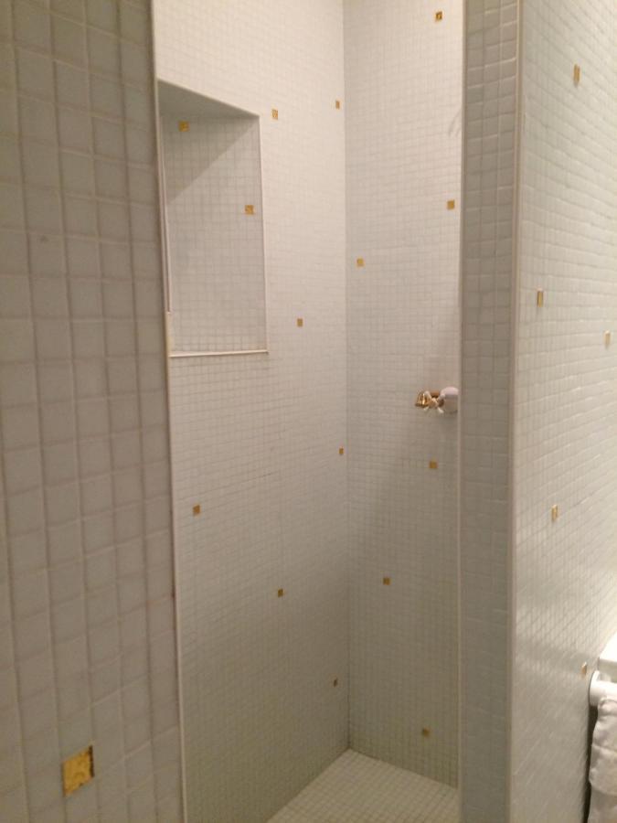 Chambre Jean'S Chez L'Habitant A 朗巴勒 外观 照片